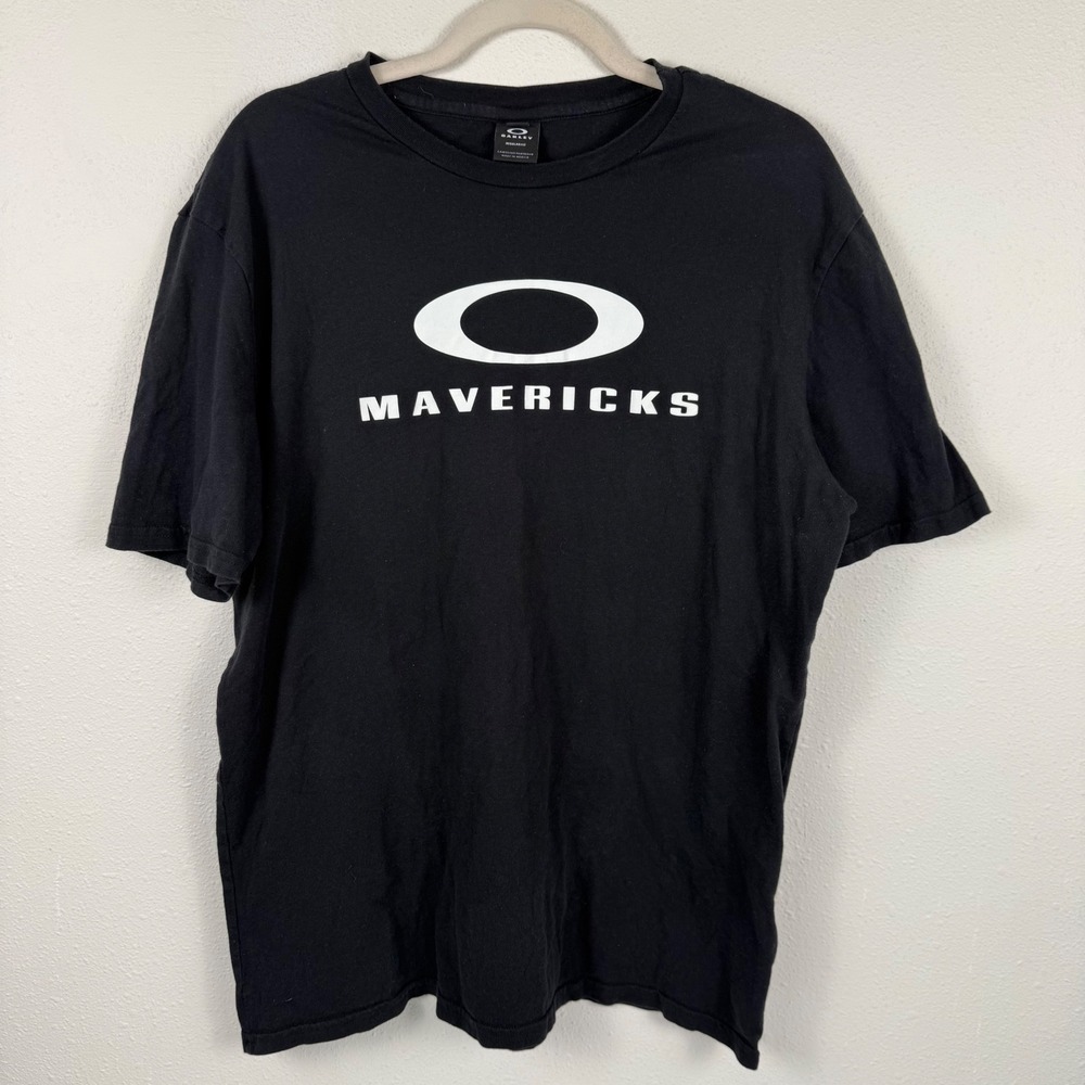 Vtg Oakley‎ Mavericks Logo T Shirt Y2K Mens XL Black Short Sleeve Regular Fit